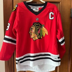 Chicago Blackhawks Jonathan Toews Jersey Youth L/XL Red Black NHL Hockey Reebok